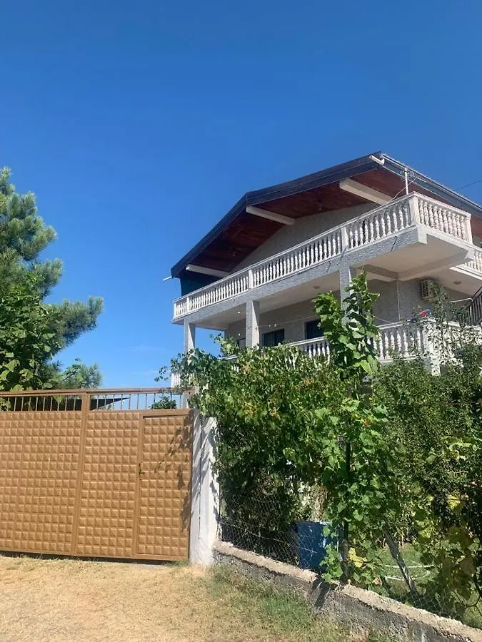 Guest house Albanian Villa Velipoje